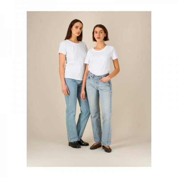 The iconic mid-light women’s fitted t-shirt S White